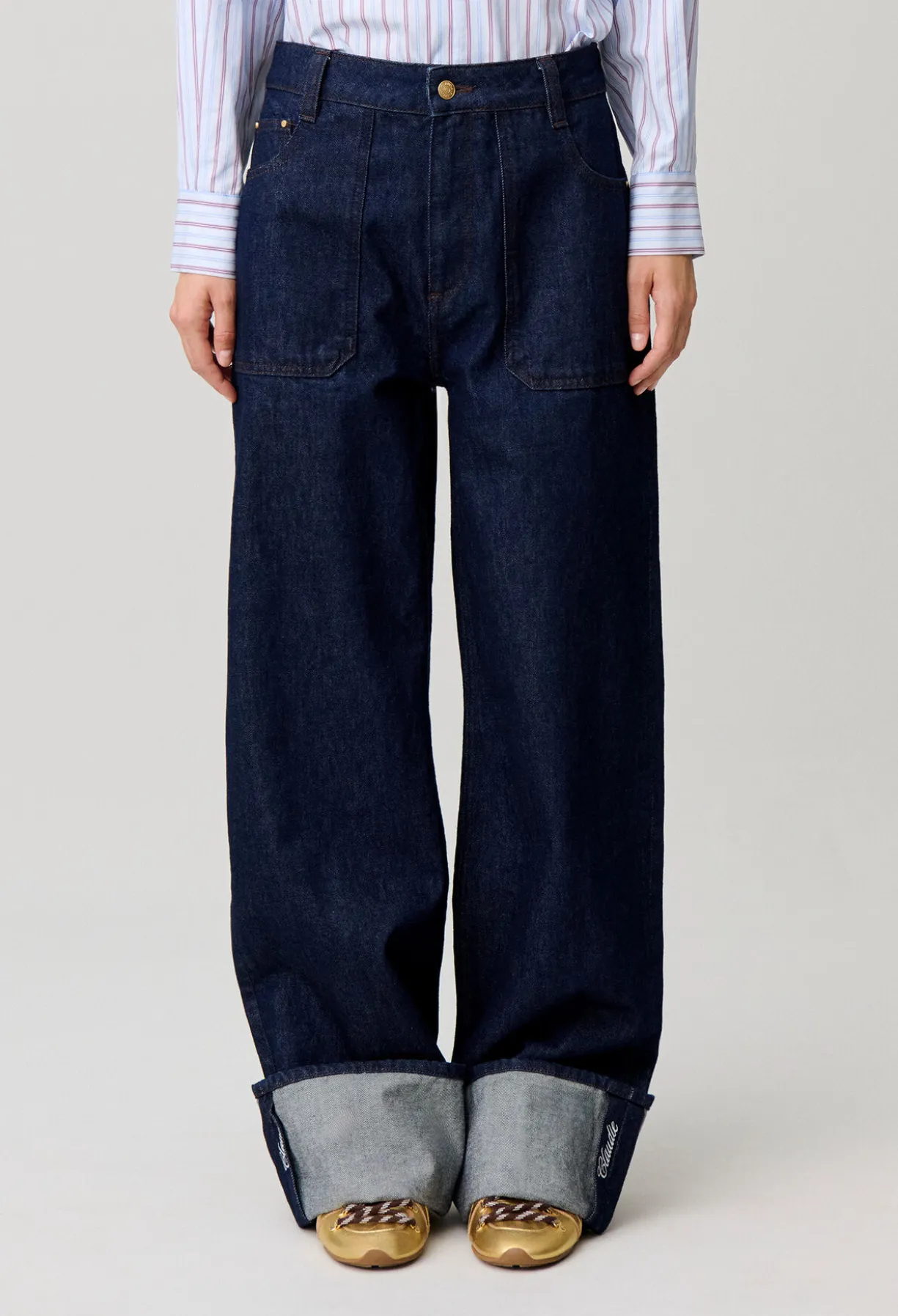 Jean jambes larges denim revers brodé