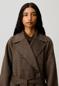 Manteau mi-long carreaux ceinture