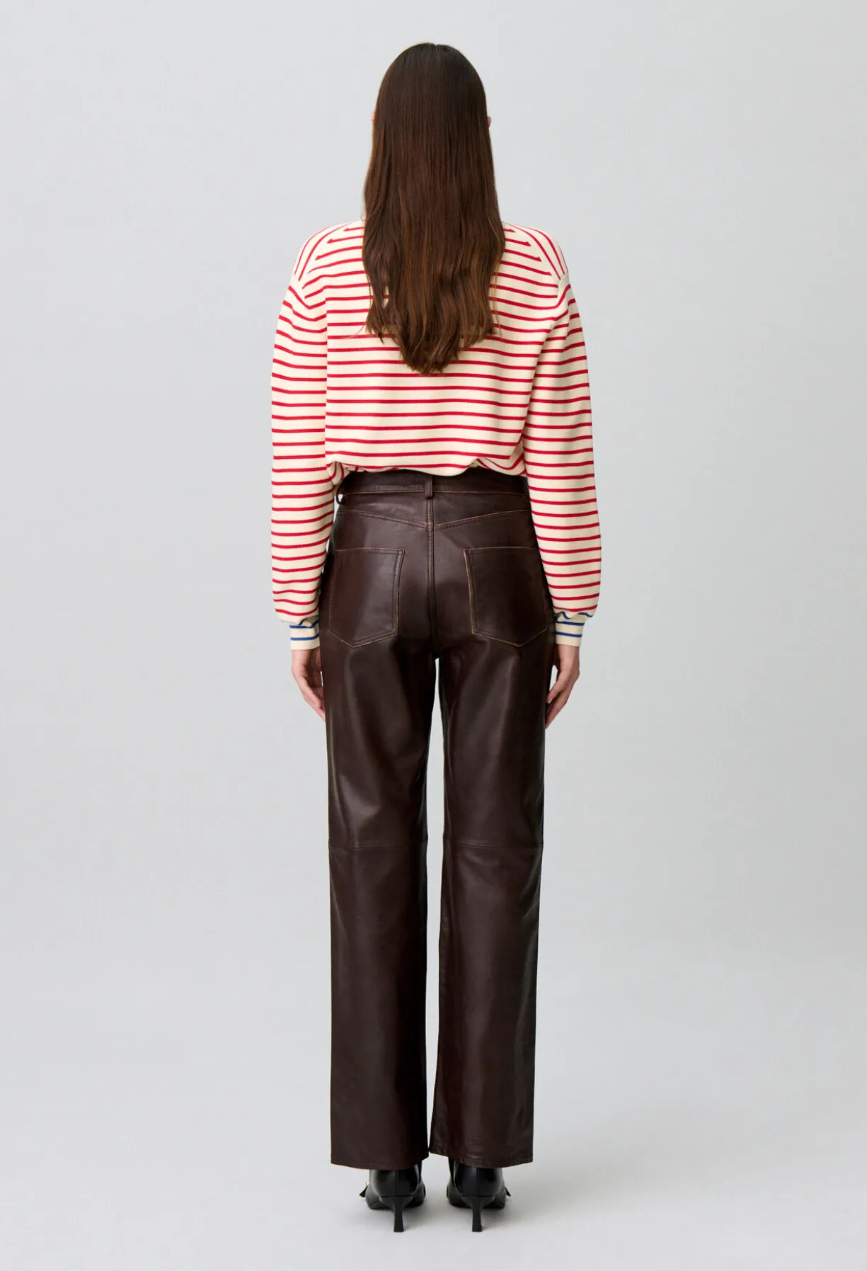 Pantalon droit cuir bouton doré