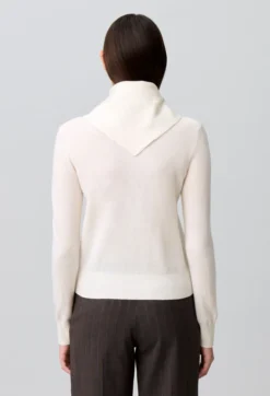 Pull maille foulard amovible