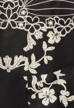 Robe bretelles broderies florales