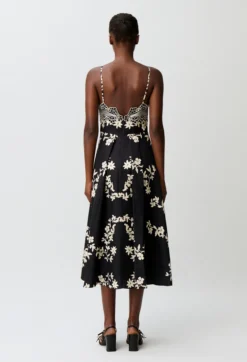 Robe bretelles broderies florales