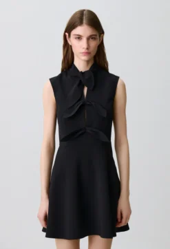 Robe courte col à nœud