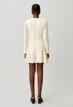 Robe courte maille patineuse