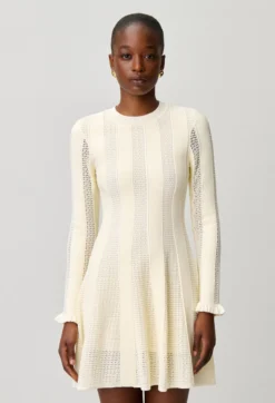 Robe courte maille patineuse