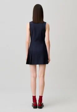 Robe courte sans manches