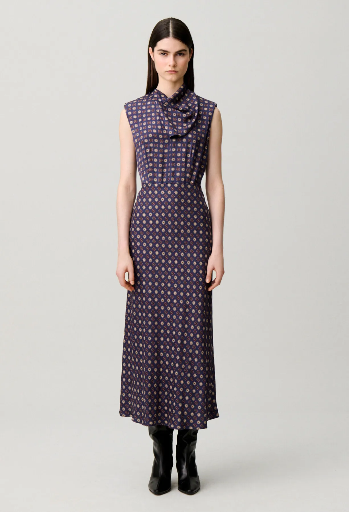 Robe fluide col foulard