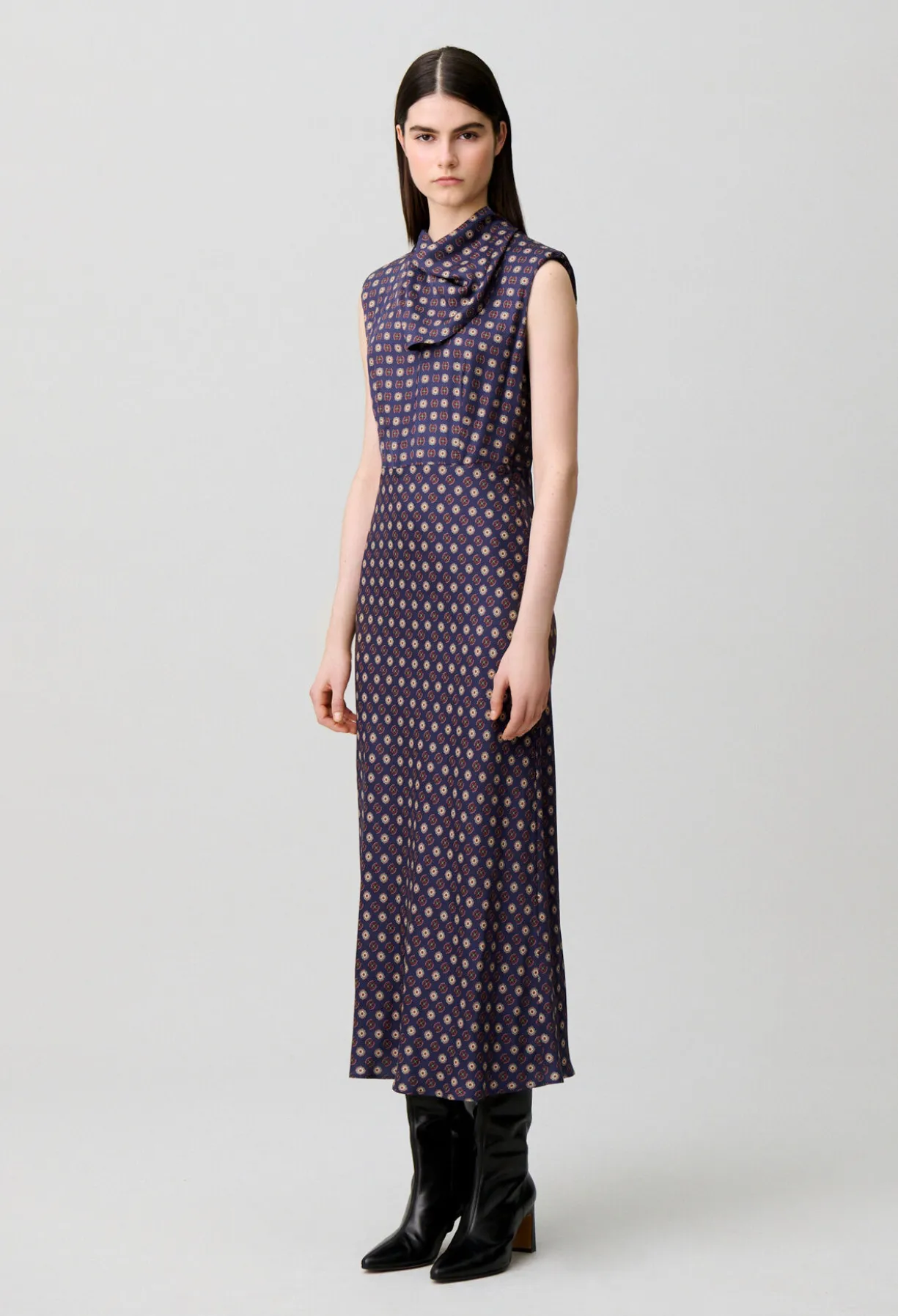 Robe fluide col foulard