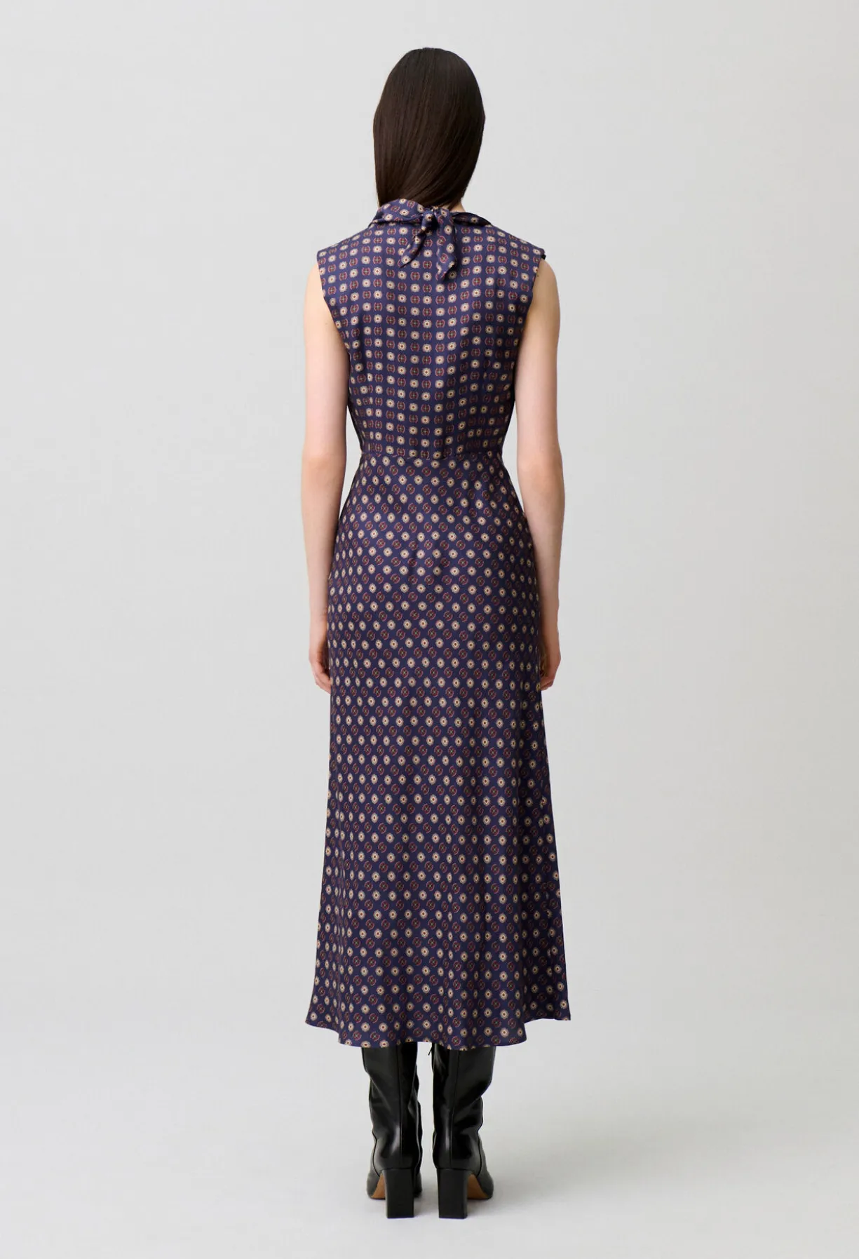 Robe fluide col foulard
