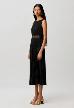 Robe fluide satinée plissée