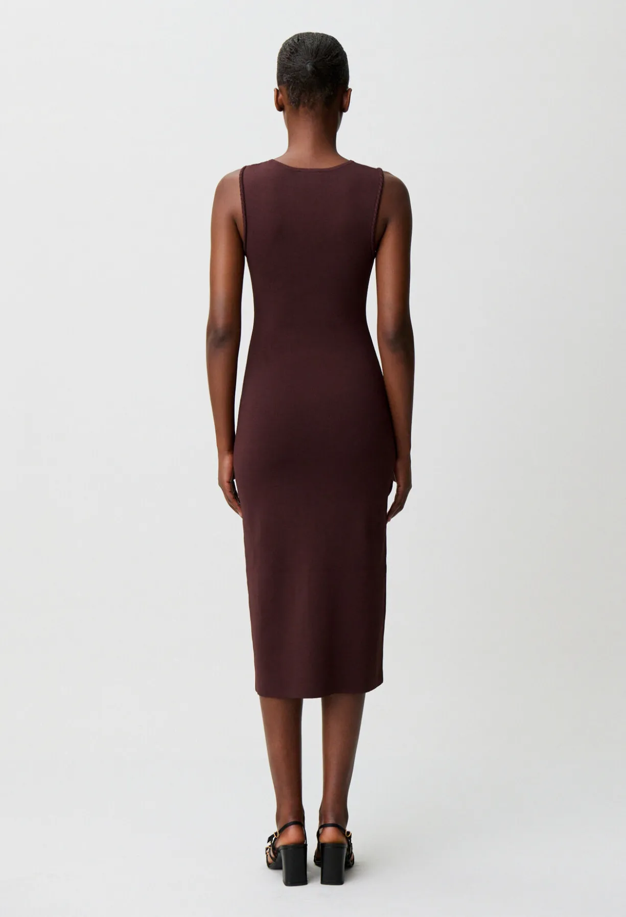 Robe midi maille boutons dorés