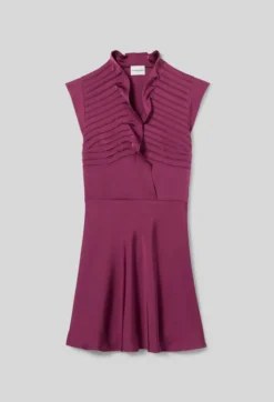 Robe satinée col volant