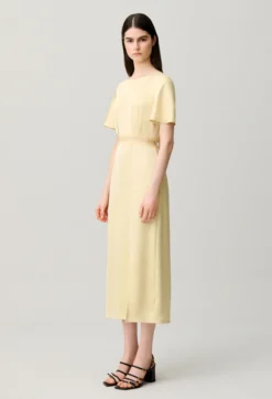 Robe satinée dentelle dos nu