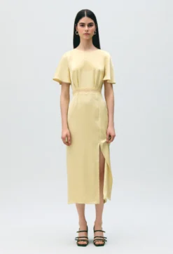 Robe satinée dentelle dos nu