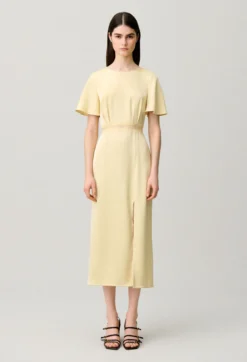 Robe satinée dentelle dos nu