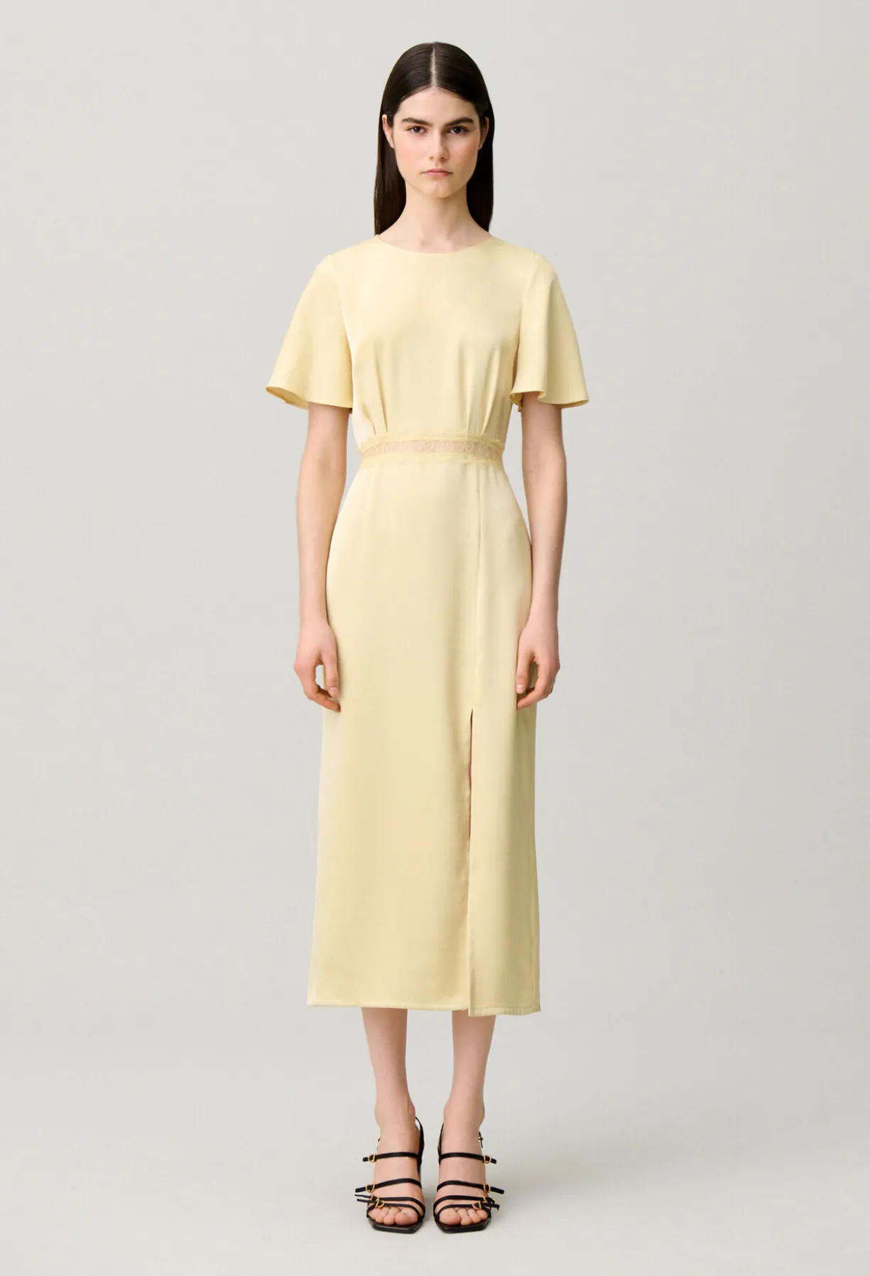 Robe satinée dentelle dos nu