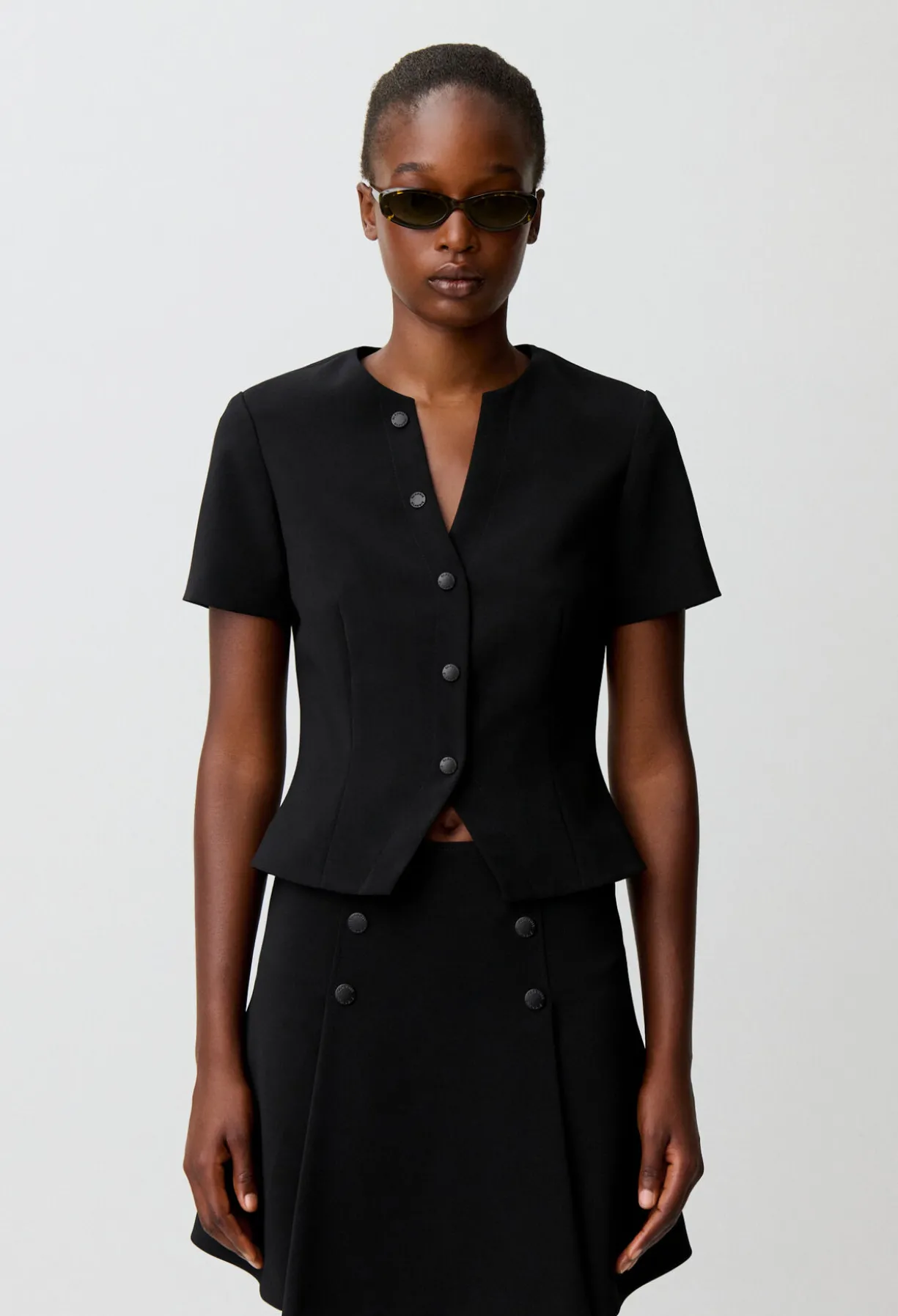 Top cintré col V boutonné