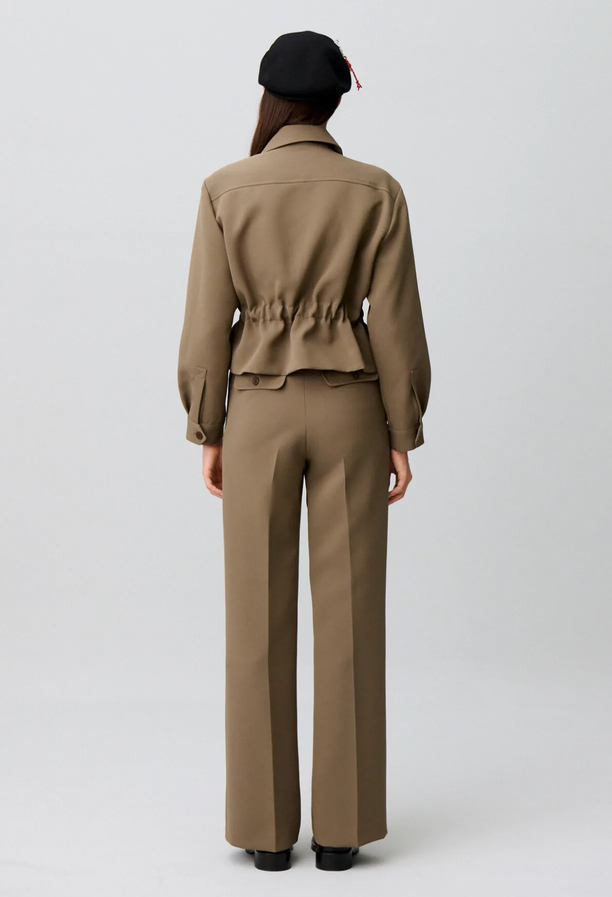 Veste à basque fleur dorés