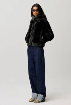 Veste courte fausse fourrure