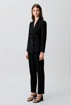 Veste tailleur ceinturée