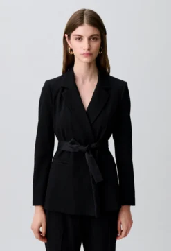 Veste tailleur ceinturée